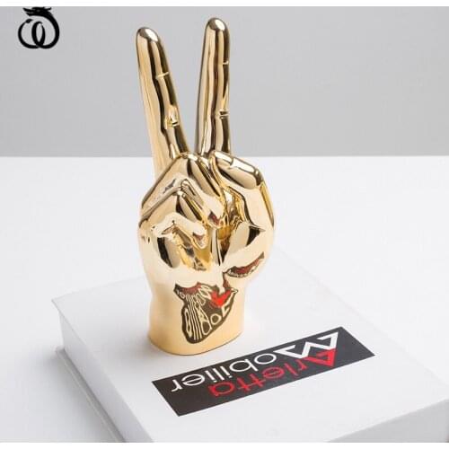 WU CHEN LONG Luxurious Electroplating Gold Scissors Hand Signal Art Sculpture Gestures Statue Ceramics Craft Home Decor R6603