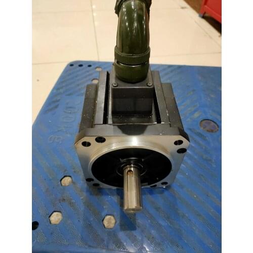 MDME102GCH servo motor , used in good condition . 80% appearance new , good working , free shipping