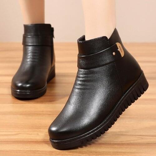 Winter womens cotton-padded shoes plus velvet flat-bottomed anti-skid warm short boots leather shoes mother ankle snow boots