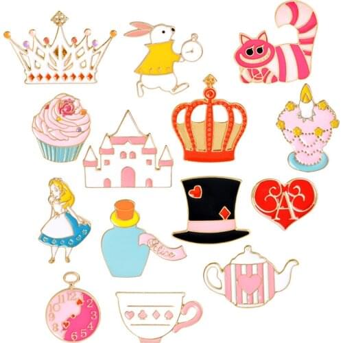 Crown Castle Heart Kawaii Cartoon Enamel Icons on The Pin Kawaii Icon Badge on Backpack Badges for Jeans Clothing Metal Badges