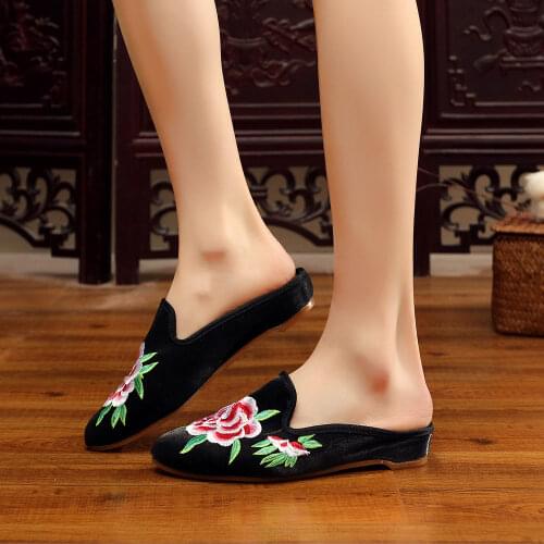 Retro Summer Ladies Flocked Canvas Flat Mules Shoes Chinese Style Women Cotton Slides Flower Embroidered Pointed Toe Slippers