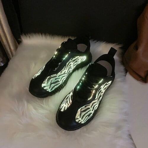 Nice New Women Breathable Casual Shoes USB Charging Glowing Shoes Luminous Sneakers for Girls Led Light Sneakers Lady