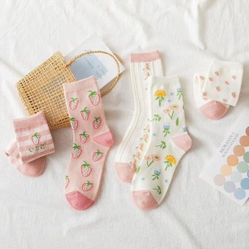 2 Paris New Fashion Socks Female Strawberry Print Sweet Tube Socks Pink Cute Student Socks TJ3095
