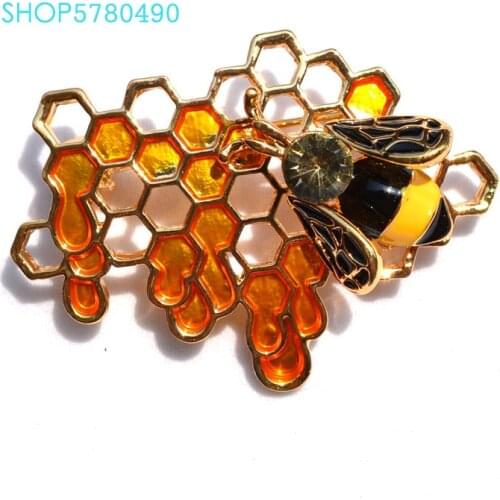 Trendy Breast Pin Honeybee Brooch for Women Gold Color Rhinestone Bee Brooch Coat Cute Garments Lady Gifts Fashion Jewelry