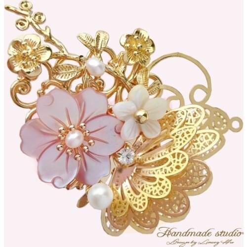 CCijiNG Handmade Flower Brooches for Women Natural Freshwater Pearls hairpin Crystal Christmas Brooch Jewelry Gift XZ3009