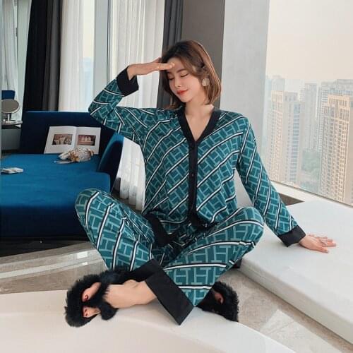 Womens Pajamas Set V Neck Design Luxury Cross Letter Print Sleepwear Silk Like Home Clothes Large Size Nightwear