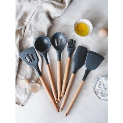 Wooden Handle Silicone Non-Stick Spatula Kitchen Heat-Resistant High Temperature Soup Spoon and Strainer Baking Scraper Brush