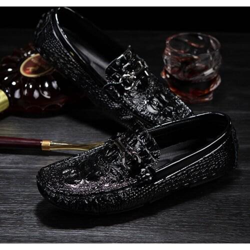Mens shoes first layer genuine leather loafers non-slip wear-resistant breathable slip on simple fashion outdoor moccaisns men