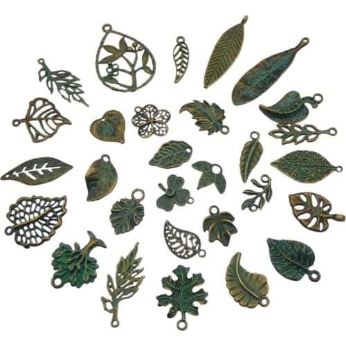 Wholesale Verdigris Patina Plated Vintage Color Charms Random Mixed Leaf Pendants For FashionJewelry Making Necklace PendantsDIY