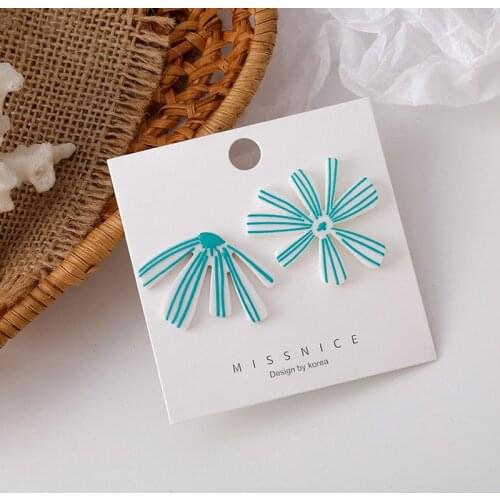 Sweet Charm Acrylic Maple Leaf Earrings Asymmetric Flower Geometric Simple Lines Ear Jewelry Female Statement