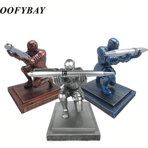 European Resin Knight Pen Holder Executive Abstract Soldier Figurine Pencil Pen Stand Office Desktop Organizer Home Decoration