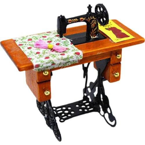 1/12 Dollhouse Mini Furniture Wooden Sewing Machine with Fabric Toy Ornament