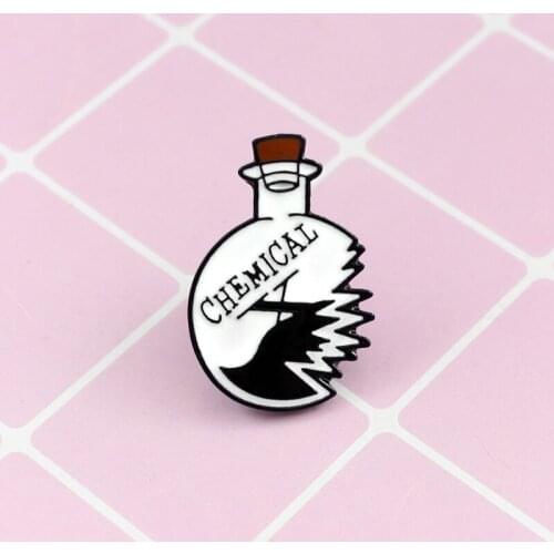 2019 Cartoon Chemical Experiment Bottle enamel Brooch Laboratory Engraving"CHEMICAL" Chemical Supplies pins Badge Jewelry Gifts