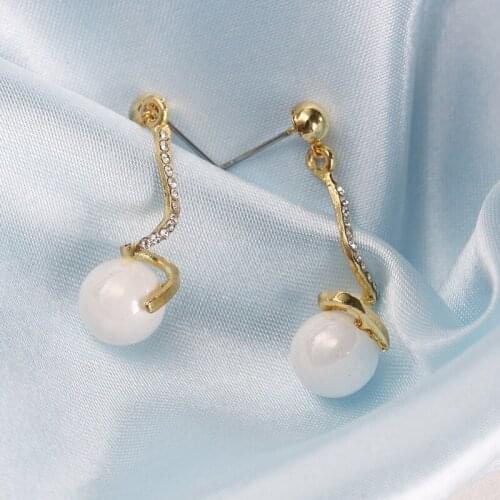 Twisting Spiral Crystal Metallic Band Connecting White Simulated Pearl Women Dangle Earrings Drop Earrings