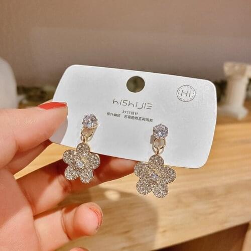 Korean Fashion Girl Earrings 2020 Punk New Temperament Earrings Shiny Crystal Flowers Super Fairy Short Earrings Women Lotus