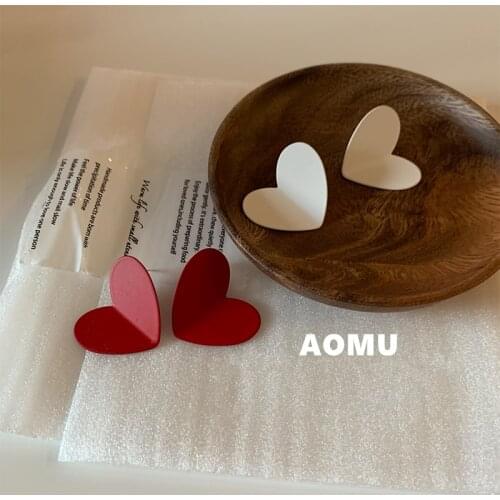 AOMU 2020 New S925 French Simple Spray Paint Three-dimensional Red White Love Paper Peach Heart Small Earrings for Sweet Girl