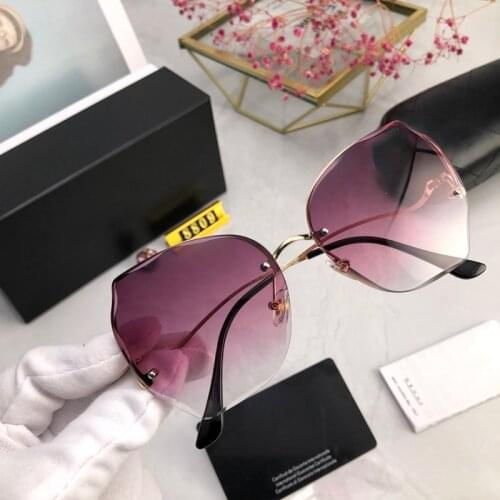 Fashionable and lightweight sunglasses