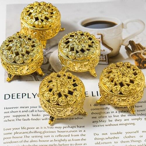 1 Pcs Plastic Hollow Candy Box Gold Favor Silver Mini 6.5*5*4cm Boxes Square Gift Little For Festival/Party/Wedding Newest S1Y1