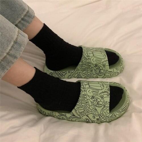 Wear outside cool slipper to occupy the home to step on excreta feeling softthick sole fashionable characterdoodleslipper female