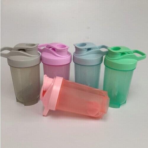 Custom logo 500ml plastic sports shaker bottle thick handle protein powder fitness stirring cup with plastic mixing ball