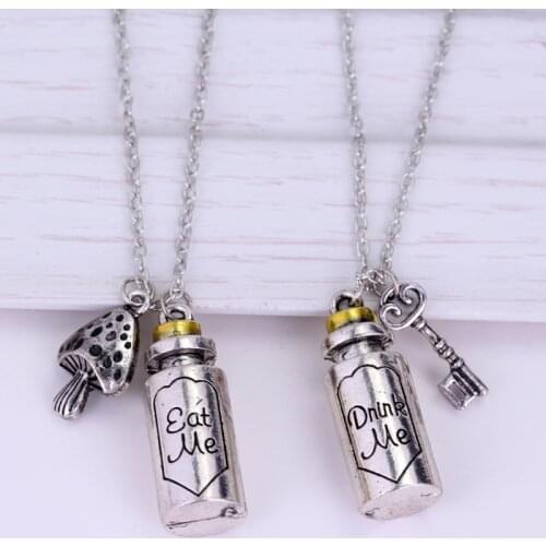 Fashion Vintage Charm Alice In Wonderland Torque The Albums Title Eat Me Drink Me Charm Pendant Alloy Bottle Pendant Necklace