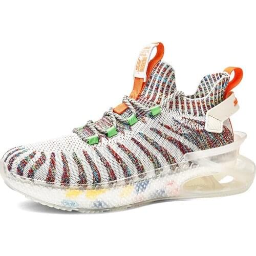 New outdoor Korean trendy mens casual sports shoes lightweight platform sports mens shoes breathable fly woven socks and shoes