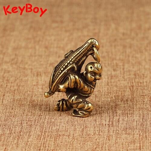 Brass Naughty Child Carrying Big Corn Figure Keychain Pendants Vintage Pure Copper Key Chain Rings Hangings Accessories Jewelry