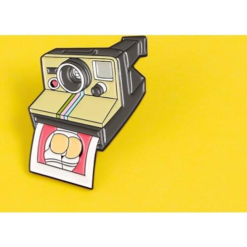 Personality cartoon projector large camera photo tongue lens eyes custom enamel jewelry brooch alien ass photo shirt lapel pin