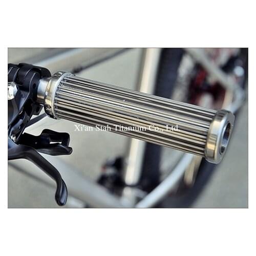 Titanium Bicycle Handlebar Grips Hollow Design Anti-sliping Anti-corrosion Sweatproof 154g/pair for Professional Cyclist
