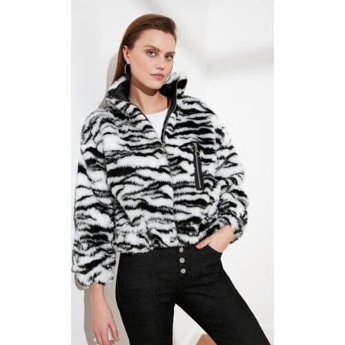 Black Zebra Print Plush Coat TWOSS21MO0027