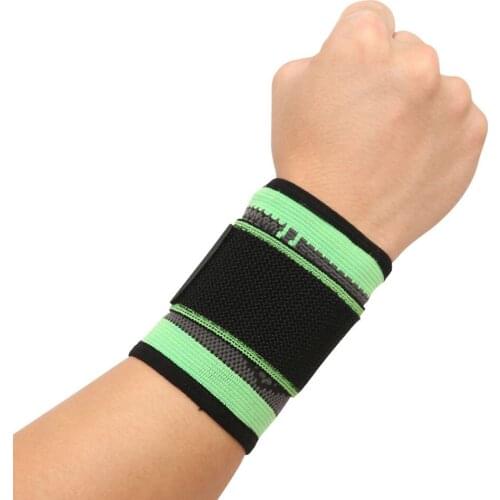 It is suitable for weight lifting, wrist support and hand bandage of 1PCS 3D clip sports wrist band health