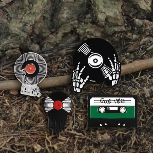 DoreenBeads Fashion Pin Brooches For Women Jewelry Vinyl record player Cat Animal Moon Enamel Creative Accessories Gift, 1 Piece