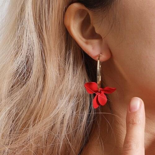 Fashion Style Cute Flower Hoop Earrings For Women 2020 New Fashion Sweet Red Green Petal Earrings Jewelry Party