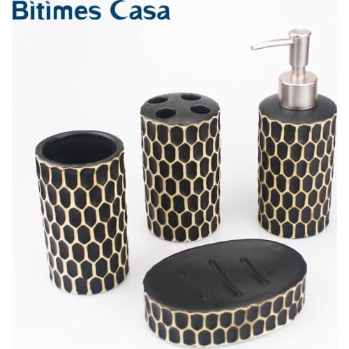 New 4pcs Porcelain Bathroom Set Screw Pattern European Bathroom Ceramic Liquid Soap Dispenser Porcelain Soap Toothbrush Holder