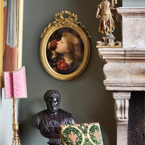 Room decoration Girl and flower decoration painting with retro bow embossed oval frame