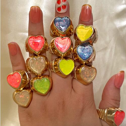 2021 Hot Sale Shining Acrylic Resin Heart Rings for Women Gold Color Chunky Big Metal Ring Fashion Geometric Statement Jewelry