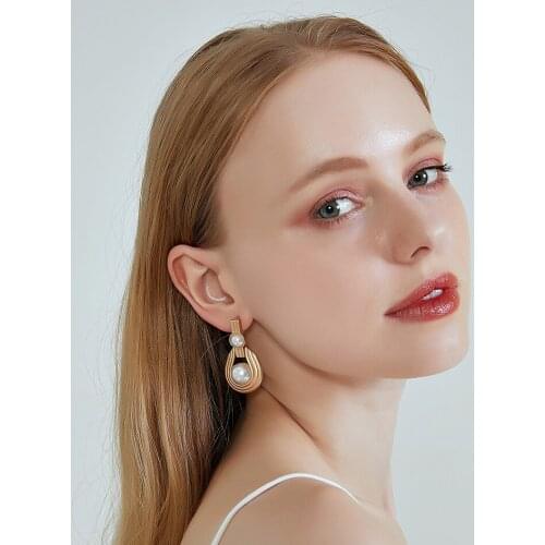 French Retro Pearl Earrings European And American New Alloy Geometric Pendants Baroque Earrings Metal Earrings