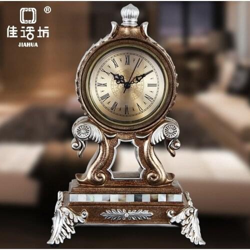 CHRISTMAS EUROPEAN CLOCK RETRO CLOCK CREATIVE DECORATION LIVING ROOM RESIN PLACEMENT MECHANICAL CLOCK