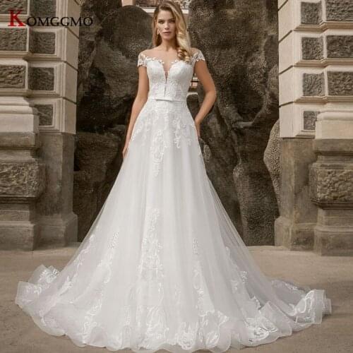 2021 Hot Sale Illusion O-Neck Cap Sleeve Bridal Ball Gown Luxury Button Chapel Train Embroidery Appliques Tulle Wedding Dress