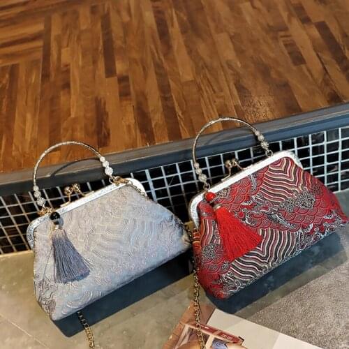 2021 Metal Frame Chain Ball Clasp Fashion Portable Casual Bags Satin Colour Trend Kiss Lock Tassel Women Handbags Shoulder Bags