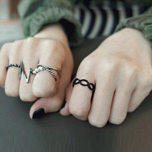 4Pcs/Set Retro Geometric ECG Shaped Ring for Women Imitation Pearls Black Chain Joint Finger Ring Gothic Vintage Jewelry Gift