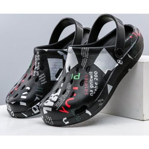 New Summer New Mens Clogs Sandals Lightweight Breathable Beach Slippers Non-slip Mule Men Garden Clog Shoes Casual Flip Flops