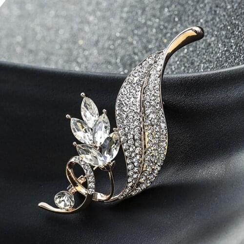 Luxury Crystal Flower Brooches Women Alloy Party Casual Brooch Pins Gifts Friends Tv Show Western Jewelry