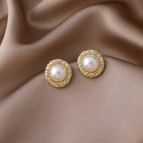 2021 New Contracted Trend Small Lovely Pearl Earrings Korean Fashion Fresh Geometric Circular Women Stud Earrings Jewelry