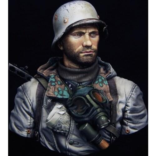 1/10 Resin Bust Figure Soldier with Mask Newspaper X02