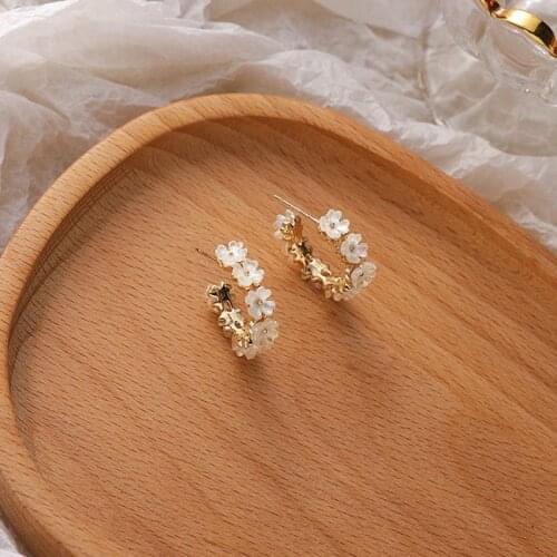 New Korean Trendy Shell Flower Hoop Earrings For Woman Wreath Botanical Gold Earrings Girls Pin Daisy Sakura Earrings Jewelry