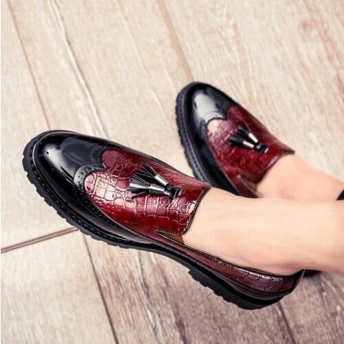 2020 Brogue Leather Men casual shoes Mixed colors loafers breathable handmade Moccasins fashion slip on social shoes big size 46