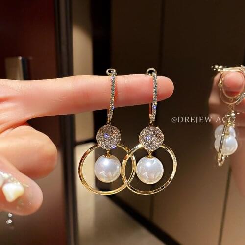 Pearl earring female temperament of South Korea fashion socialite earring 2020 fashion design sense of earring female for momen