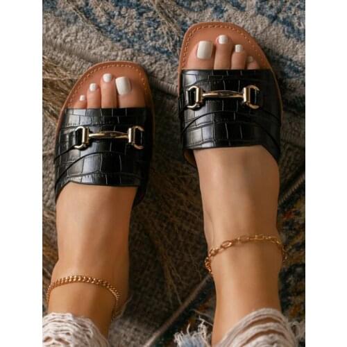 Fashion Casual Roman Style Metal Decoration 2021 Solid Color Flat Bottom Summer New Style Outdoor Womens Slippers