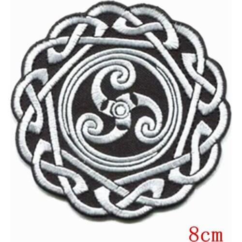 Celtic Knot round black/white Embroidered iron on patch